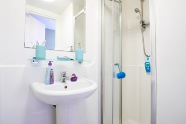 Gold En Suite at Europa, 190 Erskine Street, City Centre, Liverpool, L61AL - Image 5